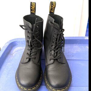 Dr. Martens 1460 Pascal in Black Virginia Leather